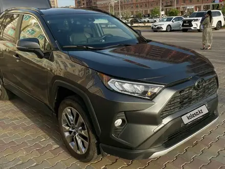 Toyota RAV4 2019 года за 12 000 000 тг. в Актау
