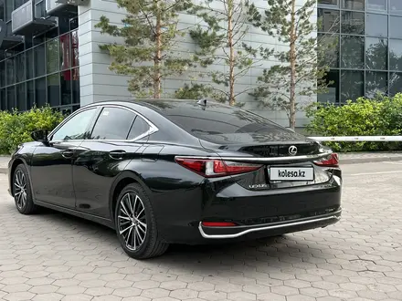 Lexus ES 250 2023 года за 27 000 000 тг. в Астана – фото 9