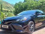 Toyota Camry 2022 года за 11 200 000 тг. в Тараз