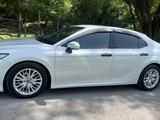Toyota Camry 2018 годаүшін12 000 000 тг. в Шымкент – фото 2