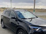 Toyota RAV4 2018 года за 13 500 000 тг. в Кульсары – фото 2