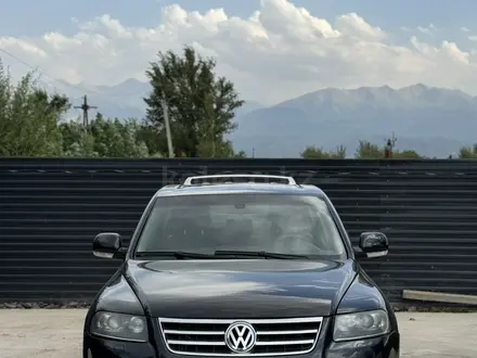 Volkswagen Touareg 2006 года за 6 100 000 тг. в Алматы