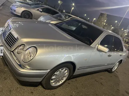 Mercedes-Benz E 230 1996 года за 2 600 000 тг. в Тараз – фото 2