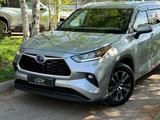 Toyota Highlander 2022 года за 24 000 000 тг. в Алматы – фото 2