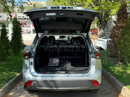Toyota Highlander 2022 года за 24 000 000 тг. в Алматы – фото 5