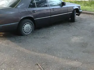 Mercedes-Benz E 230