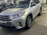 Toyota Highlander 2018 года за 11 500 000 тг. в Алматы – фото 4