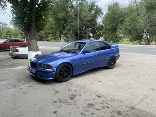 BMW 323