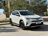 Toyota RAV4 2017 годаfor10 980 000 тг. в Астана