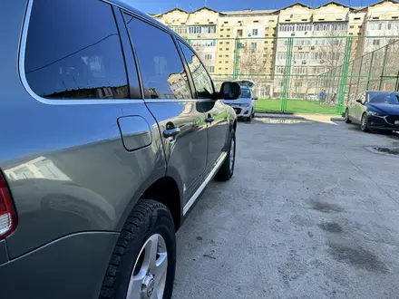 Volkswagen Touareg 2004 года за 4 500 000 тг. в Атырау – фото 6