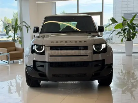 Land Rover Defender X-Dynamic SE 2026 года за 73 349 000 тг. в Астана – фото 2