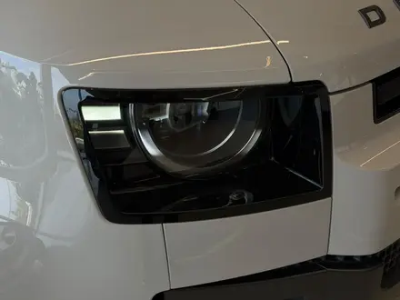Land Rover Defender X-Dynamic SE 2026 года за 73 349 000 тг. в Астана – фото 13
