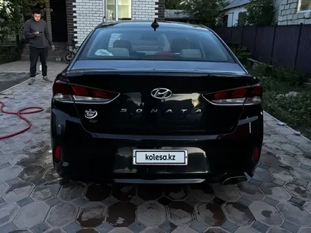 Hyundai Sonata 2017 года за 5 000 000 тг. в Актобе – фото 4