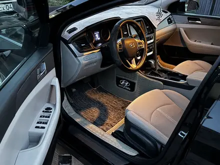 Hyundai Sonata 2017 года за 5 000 000 тг. в Актобе – фото 9