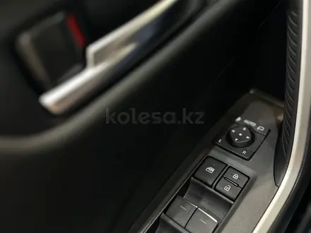 Toyota RAV4 Prestige 2025 года за 18 720 000 тг. в Алматы – фото 21