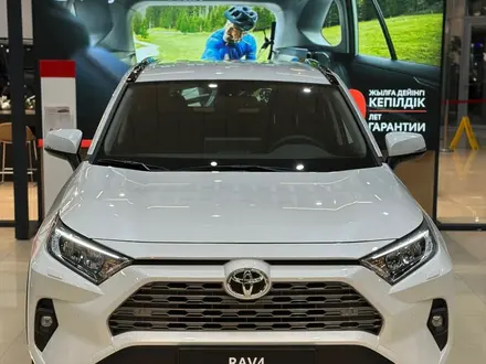 Toyota RAV4 Prestige 2025 года за 18 720 000 тг. в Алматы – фото 2