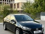 Hyundai Accent 2018 года за 5 750 000 тг. в Караганда – фото 2