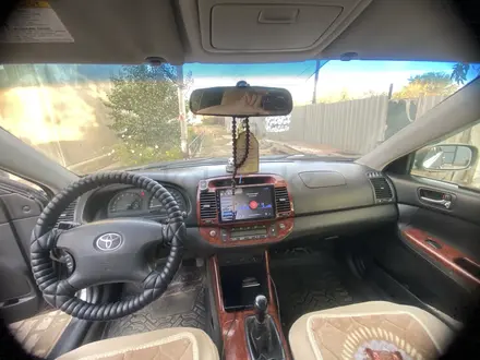 Toyota Camry 2003 года за 3 000 000 тг. в Актобе – фото 6