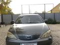 Toyota Camry 2003 года за 3 000 000 тг. в Актобе – фото 2