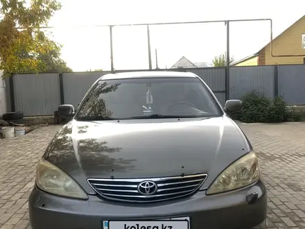 Toyota Camry 2003 года за 3 000 000 тг. в Актобе – фото 2