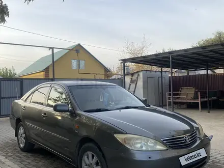 Toyota Camry 2003 года за 3 000 000 тг. в Актобе – фото 3