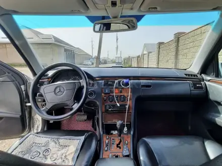 Mercedes-Benz E 320 1998 года за 2 600 000 тг. в Тараз – фото 5