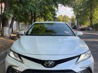 Toyota Camry 2021 года за 19 100 000 тг. в Шымкент