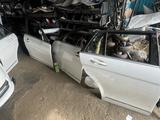 Двери w204 обшивка замок стекло за 50 000 тг. в Алматы
