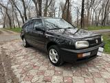 Volkswagen Golf 1994 года за 2 100 000 тг. в Алматы