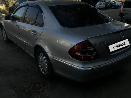 Mercedes-Benz E 240 2003 года за 5 200 000 тг. в Семей – фото 3