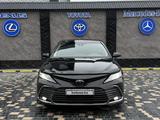Toyota Camry 2021 года за 18 200 000 тг. в Тараз – фото 2