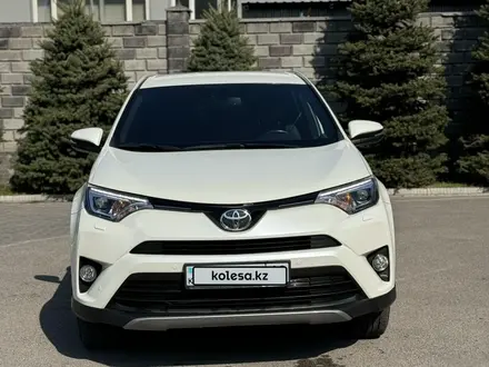 Toyota RAV4 2017 года за 12 200 000 тг. в Алматы – фото 3