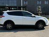 Toyota RAV4 2017 года за 12 200 000 тг. в Алматы – фото 5