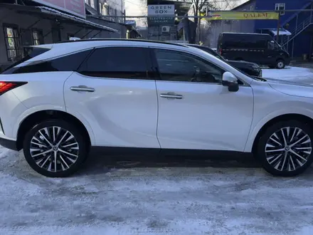 Lexus RX 350h 2024 года за 30 999 000 тг. в Алматы – фото 4