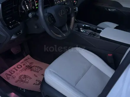 Lexus RX 350h 2024 года за 30 999 000 тг. в Алматы – фото 12