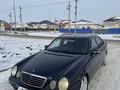 Mercedes-Benz E 320 1998 года за 2 600 000 тг. в Атырау – фото 2