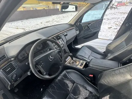 Mercedes-Benz E 320 1998 года за 2 600 000 тг. в Атырау – фото 7