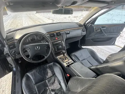 Mercedes-Benz E 320 1998 года за 2 600 000 тг. в Атырау – фото 8