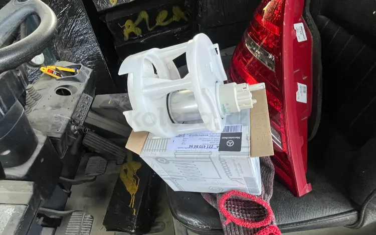 Насос топливный электрический Mercedes Benz W221 (2005 - 2013) за 5 000 тг. в Алматы