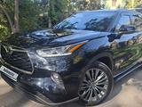 Toyota Highlander 2022 года за 27 500 000 тг. в Алматы – фото 2