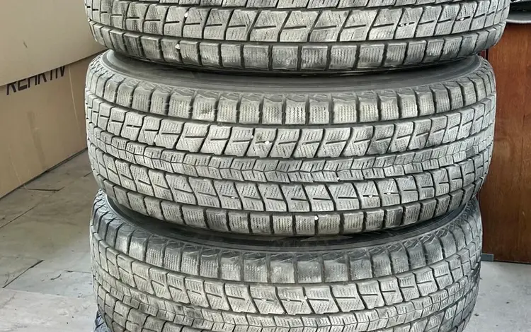 Резину зимнюю Dunlop winter max за 210 000 тг. в Алматы