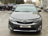 Toyota Camry 2014 года за 6 000 000 тг. в Уральск – фото 2