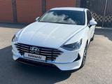 Hyundai Sonata 2022 года за 13 500 000 тг. в Кокшетау – фото 2