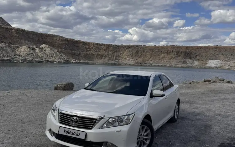 Toyota Camry 2014 года за 9 800 000 тг. в Атырау