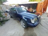 Mercedes-Benz E 220 1994 года за 2 200 000 тг. в Шымкент – фото 2