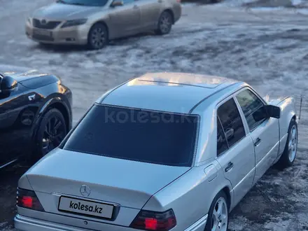 Mercedes-Benz E 220 1993 года за 2 750 000 тг. в Астана