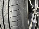 Оригинальные диски KIA R17 с летней резиной Michelin за 350 000 тг. в Усть-Каменогорск – фото 5