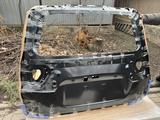 Дверь крышка багажника на TOYOTA LAND CRUISER 300 за 420 000 тг. в Алматы