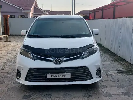 Toyota Sienna 2015 года за 13 000 000 тг. в Атырау – фото 2