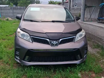 Toyota Sienna 2015 года за 8 000 000 тг. в Алматы